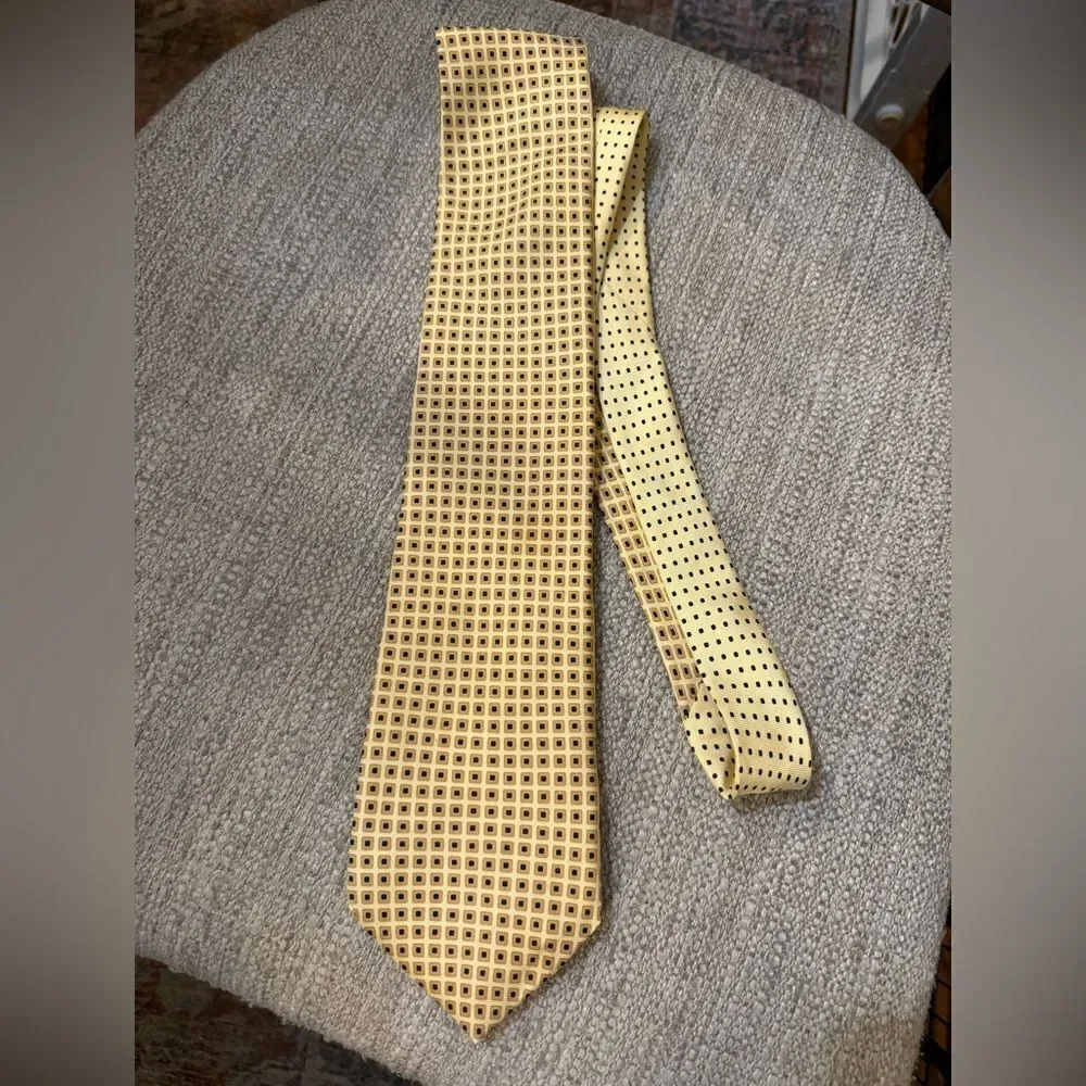 Tommy Hilfiger pale yellow 100% silk mens’ tie
